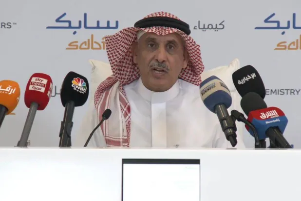 الرئيس التنفيذي لـ«سابك» المهندس عبد الرحمن الفقيه يتحدث في المؤتمر الصحافي عقب إعلان النتائج (الشرق الأوسط)