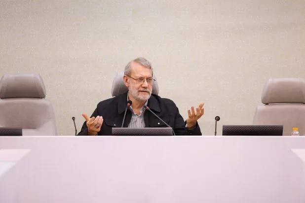 صورة موقع لاريجاني الرسمي من لقائه مع مختصين في العلوم الإنسانية الأربعاء