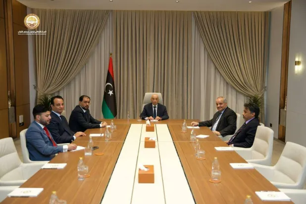 عقيلة صالح يجتمع مع ناجي عيسى بحضور أسامة حماد وبالقاسم حفتر يوم 20 أغسطس (مكتب صالح)