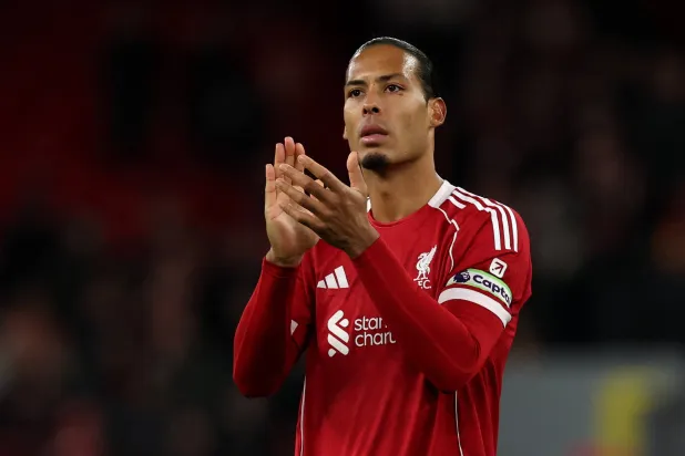 فيرجيل فان دايك قائد ليفربول (رويترز)