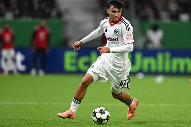 كان أوزون لاعب أينتراخت فرانكفورت (د.ب.أ)