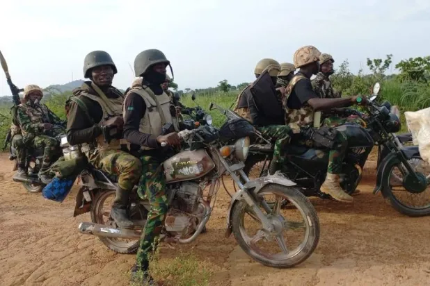 جيش نيجيريا يتعقب في الغابات إرهابيين (إعلام محلي)