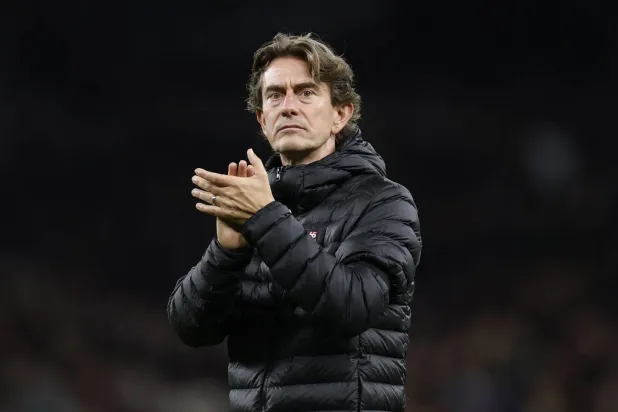 توماس فرانك مدرب توتنهام هوتسبير في مرمى الانتقادات (رويترز) 