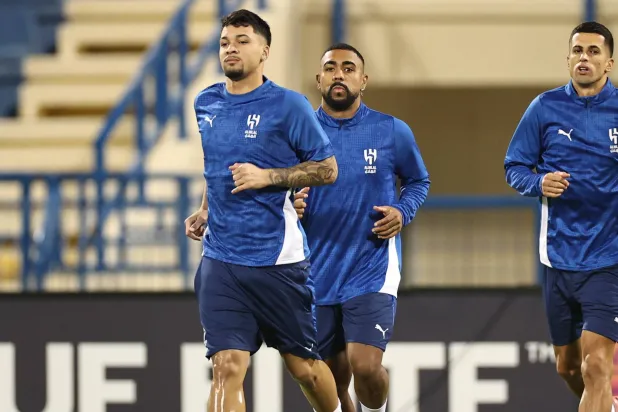 مالكوم خلال مشاركته في تدريبات الهلال بالدوحة قبل شعوره بتجدد الإصابة (تصوير: سعد العنزي)