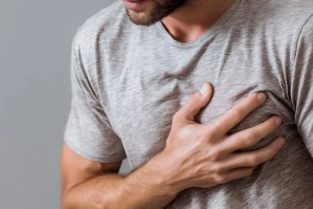 Çalışma, Kovid-19 veya grip geçiren kişilerin kalp krizi veya felç geçirme riskinin arttığını gösterdi (Pixabay)