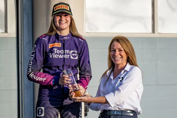 أصبحت «بطولة أرامكو السعودية لفورمولا 4» محطة رئيسية على مسار تطور المواهب الصاعدة نحو العالمية (أرامكو)