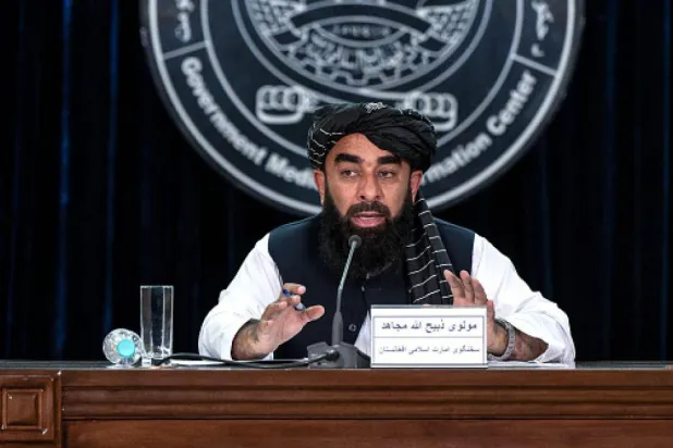 ذبيح الله مجاهد المتحدث باسم إمارة أفغانستان (غيتي)