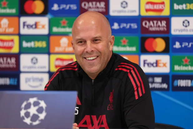 المدرب الهولندي لليفربول الإنجليزي أرني سلوت (إ.ب.أ)