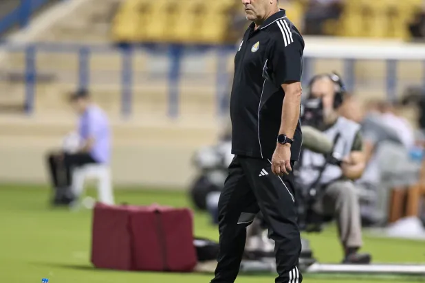 البرتغالي بيدرو مارتينيز مدرب فريق الغرافة القطري (تصوير: سعد العنزي) 