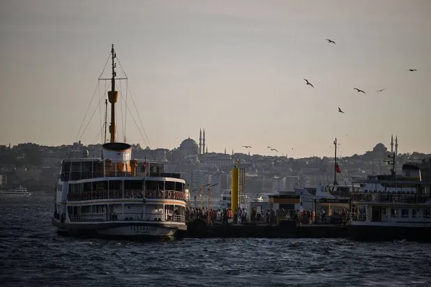 People board a ferryboat, Istanbul, Türkiye, Sept. 4, 2025. (AFP)
