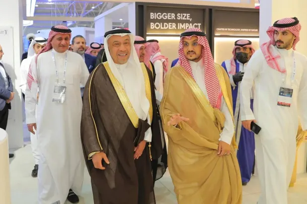 جولة نائب وزير البلديات والإسكان في معرض البناء السعودي (الشرق الأوسط)