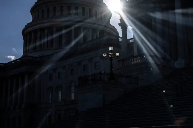 تشهد أزمة الإغلاق الحكومي بعض الحلحلة في الكونغرس (أ.ف.ب)