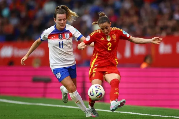سوف تتجدد المنافسة الشرسة بين منتخبي إسبانيا وإنجلترا للسيدات مرة أخرى (رويترز)