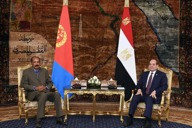 الرئيس المصري عبد الفتاح السيسي خلال استقباله الرئيس الإريتري أسياس أفورقي نهاية الشهر الماضي بالقاهرة (الرئاسة المصرية)