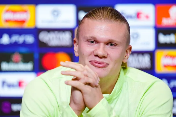 هالاند يستعد لمواجهة فريقه السابق دورتموند (د.ب.أ)