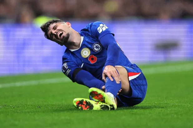 جناح تشيلسي بيدرو نيتو تعرض لإصابة في مواجهة توتنهام (رويترز)