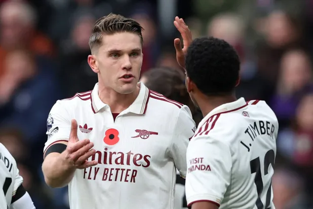 السويدي فيكتور جيوكيريس مهاجم آرسنال (رويترز)