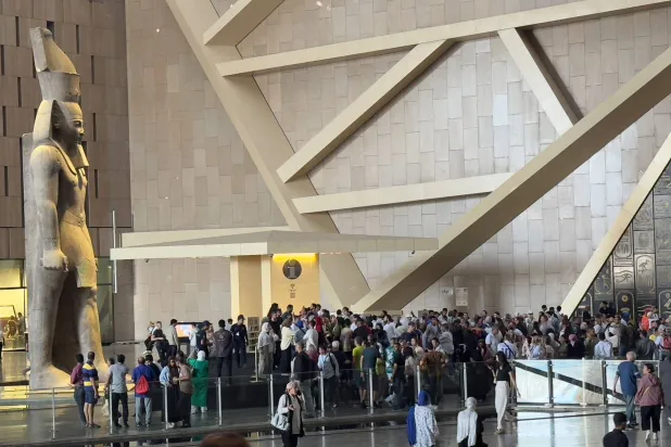 تمثال رمسيس الثاني في البهو العظيم للمتحف (تصوير: عبد الفتاح فرج)