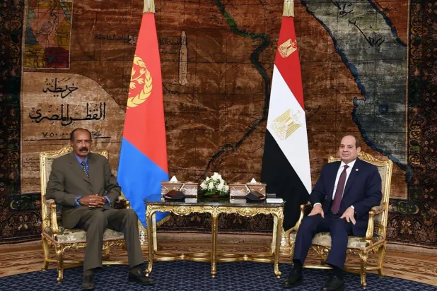Eritre Cumhurbaşkanı Isaias Afwerki, geçtiğimiz hafta Kahire'de Mısır Cumhurbaşkanı Abdulfettah es-Sisi ile bir arya geldi (Mısır Cumhurbaşkanlığı)