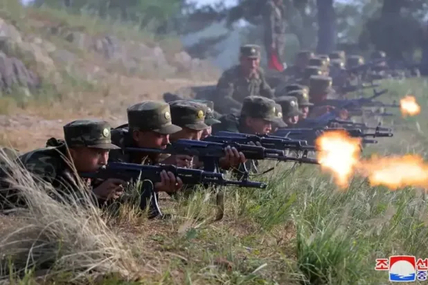 Kuzey Kore askerleri (AFP)