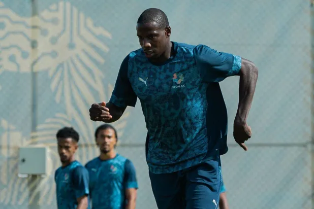 دوكوري عاد للمشاركة في تدريبات فريقه قبل لقاء النصر (نادي نيوم) 