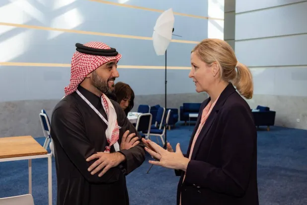 لقاء الأمير عبد العزيز بن تركي الفيصل مع كيرستي كوڤنتري (الأولمبية السعودية)