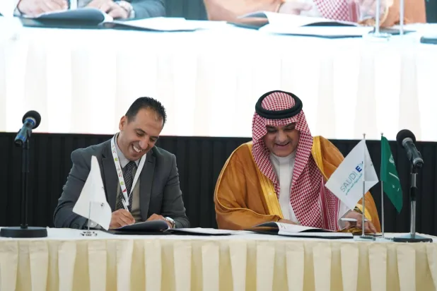 مراد ميزوري يوقع الاتفاقية مع نايف العجروش (اتحاد أمان)