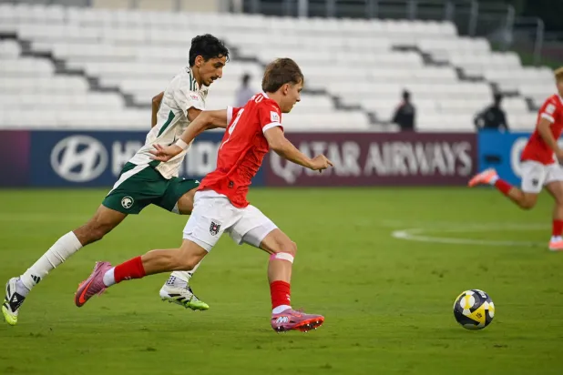 أقيمت المواجهة على ملعب رقم 5 في أسباير بالعاصمة القطرية الدوحة (تصوير: علي خمج)