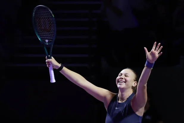 قدّمت الأميركية أماندا أنيسيموفا واحدة من أروع مبارياتها هذا الموسم (رويترز)