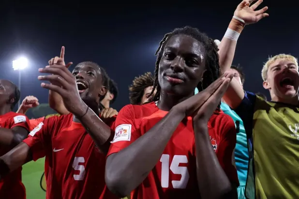فرحة لاعبي منتخب كندا بعد الفوز على أوغندا (الاتحاد الدولي لكرة القدم)