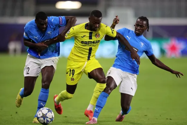 من مباراة فياريال وبافوس (رويترز)