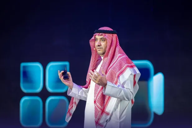 Faisal Al-Khamisi announcing the Beem platform at the Digital Government Forum (Asharq Al-Awsat)