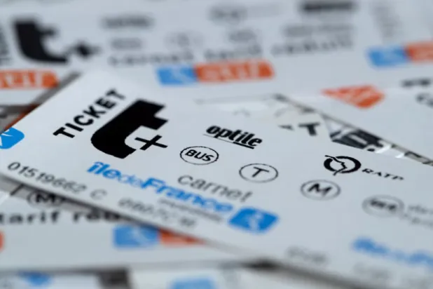 انتهى بيع التذاكر الورقية رسمياً في مترو باريس أمس الأربعاء (أ.ف.ب)