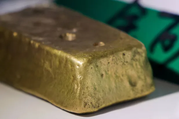 FILE PHOTO: A raw gold bar is displayed at Nigeria’s booth at the 8th China International Import Expo (CIIE) venue in Shanghai, China, November 5, 2025. REUTERS/Maxim Shemetov/File Photo