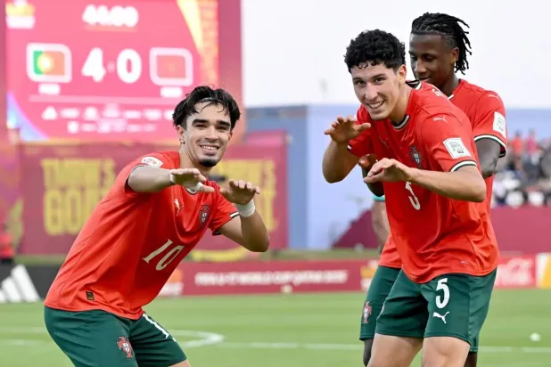 لاعبو البرتغال يحتفلون بعد الفوز على المغرب (الاتحاد الدولي لكرة القدم)