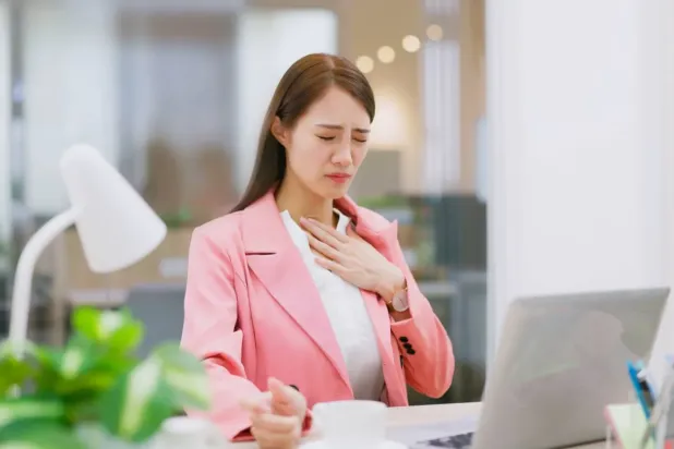 Mide ekşimesini daha da kötüleştiren ancak yaygın olarak tüketilen 5 yiyecek ve içecek