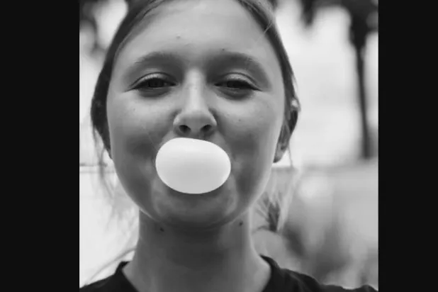 بعض أنواع العلكة تضم كميات صغيرة من مكونات مثيرة للجدل (بيكسيلز)