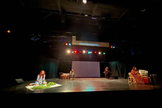 العالم يسقط والنساء غالباً أول مَن يلتقطن الشظايا (الشرق الأوسط)