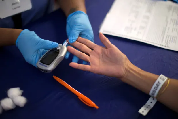 مع وجود حالات صحية مثل داء السكري من الضروري ممارسة الرياضة بانتظام (رويترز)