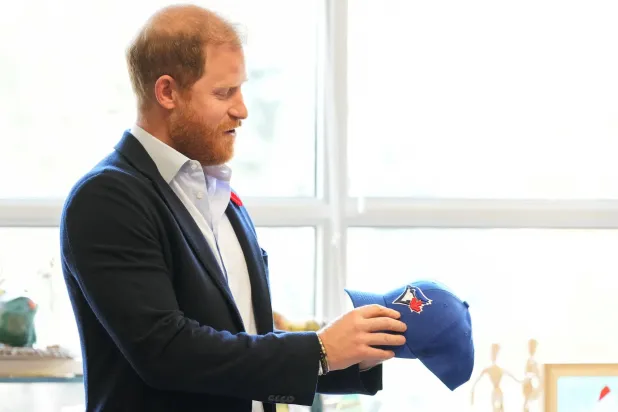 اعتذار علني يفتح نقاشاً حول الولاء والرمزية الرياضية (رويترز)