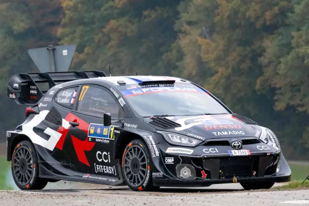 سيباستيان أوجيه سائق تويوتا يتفوق في اليابان (أ.ف.ب)