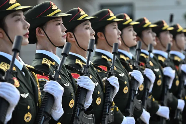 أفراد من الجيش الصيني (أ.ف.ب)