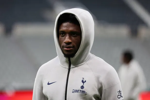 الغاني محمد قدوس لاعب توتنهام هوتسبر (رويترز)