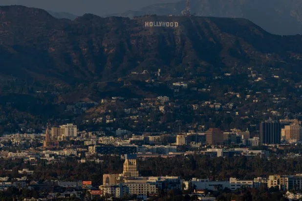 لافتة هوليوود في لوس أنجليس (أ.ب)