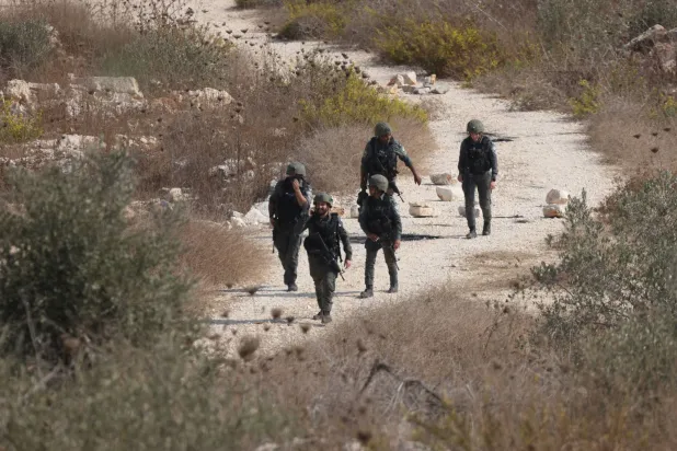 جنود إسرائيليون في الضفة الغربية (إ.ب.أ)