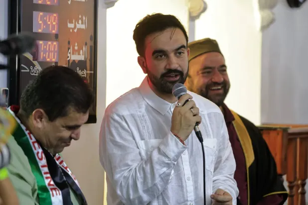 New York Belediye Başkanı seçilen Zohran Mamdani, San Juan'daki Karayip İslam Merkezi'ni ziyareti sırasında bir konuşma yaptı. (EPA)