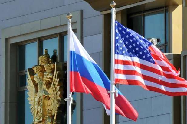 علَما روسيا وأميركا (أ.ف.ب)