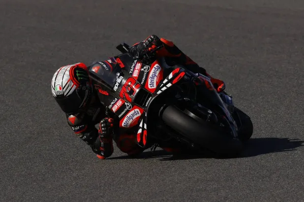 ماركو بتسيكي متسابق أبريليا (رويترز)