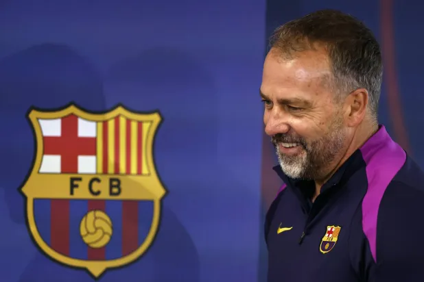 مدرب برشلونة هانسي فليك (إ.ب.أ)