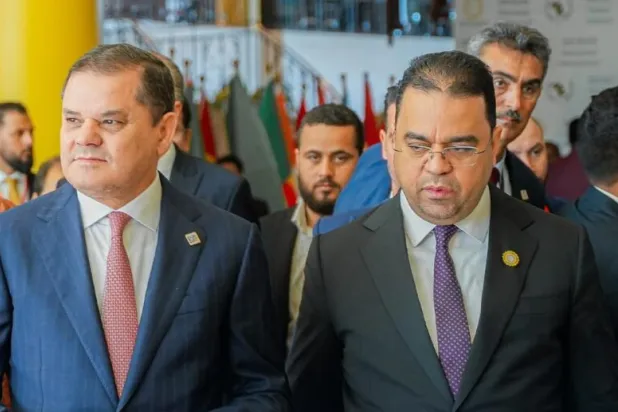 الدبيبة مع وزير التعليم السابق العابد (صورة أرشيفية)